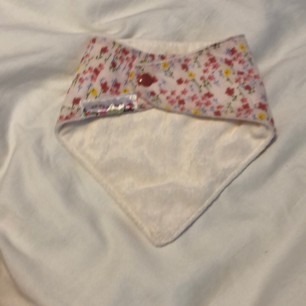 Cute bib - Picture 2 of 3